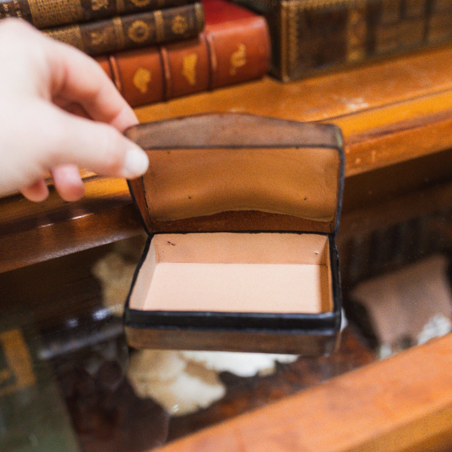 Vintage Peruzzi Leather Trinket Box