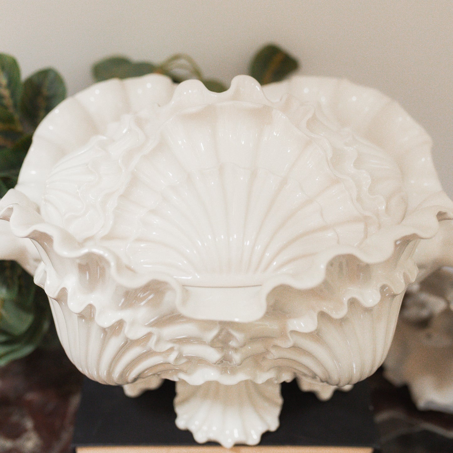 Vintage Mottahedeh Italian Shell Soup Tureen