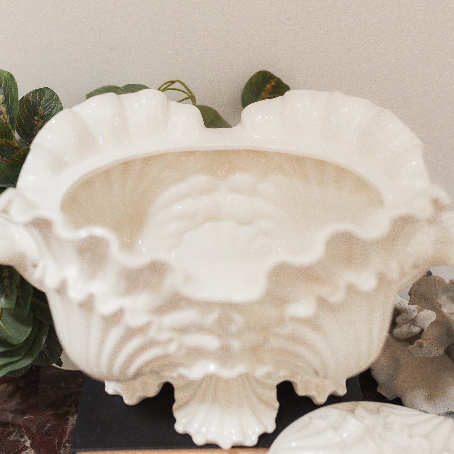 Vintage Mottahedeh Italian Shell Soup Tureen